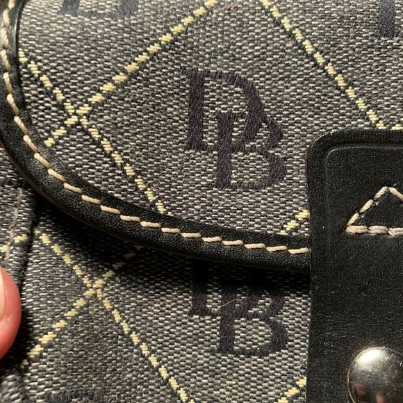 NWOT Autentic Dooney & Bourke Wristlet Max Quilt Collection Style QW20-A1 BLK/Gr - Picture 3 of 6